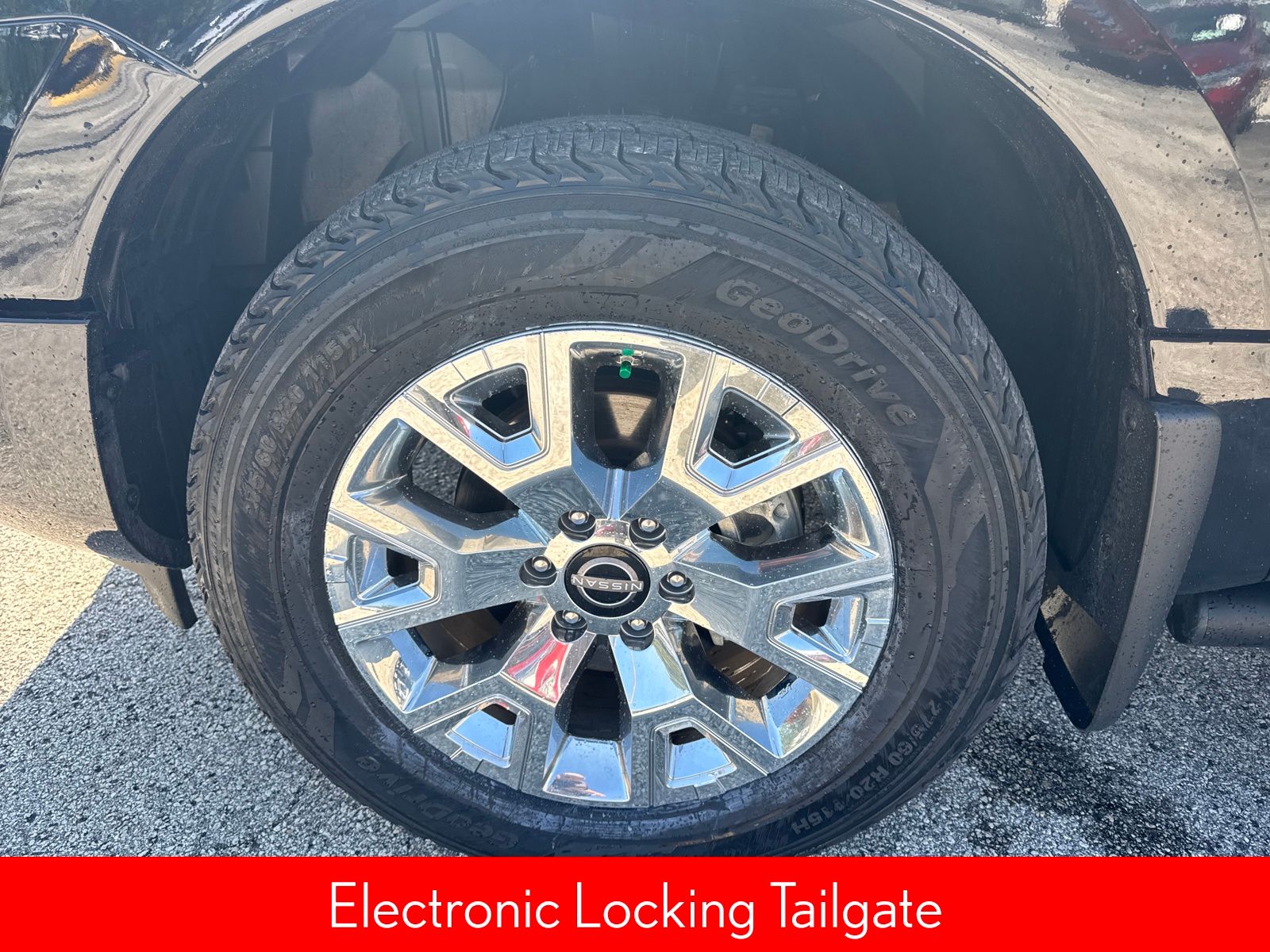 2024 Nissan Titan SV photo 8
