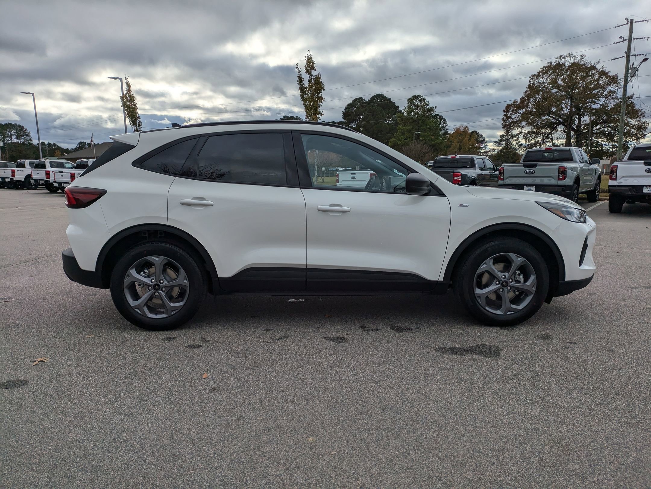 2025 Ford Escape ST-Line photo 3