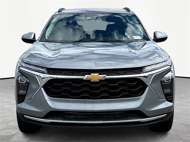 2025 Chevrolet Trax LT photo 2