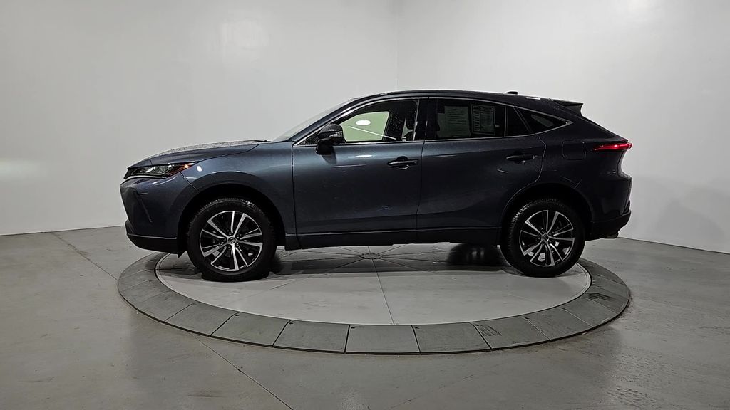 2022 Toyota Venza LE photo 2