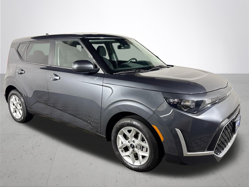 2023 Kia Soul LX photo 3