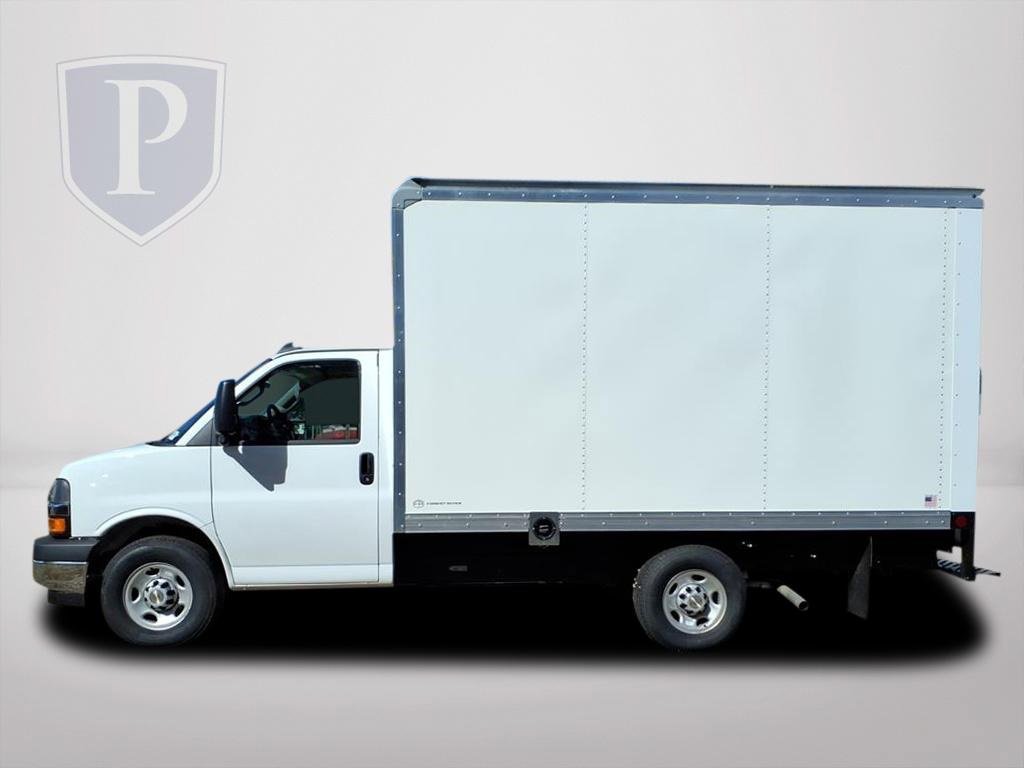 2024 Chevrolet Express Cutaway 3500 photo 4