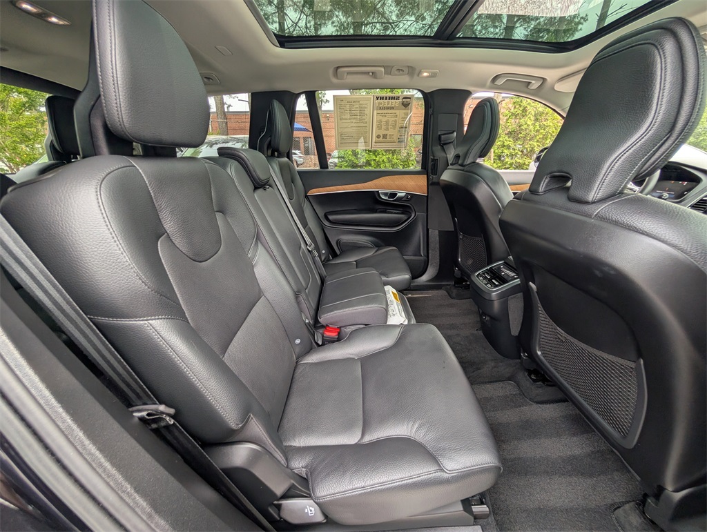2023 Volvo XC90 B5 Plus photo 3