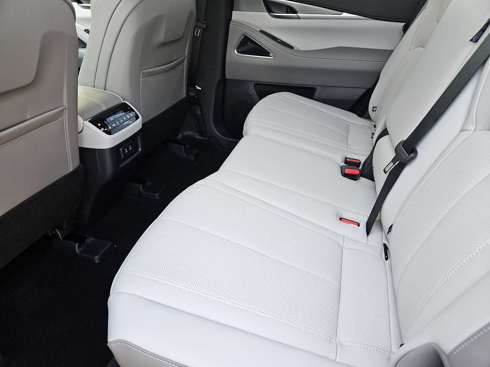 2026 Infiniti QX60 Luxe photo 17