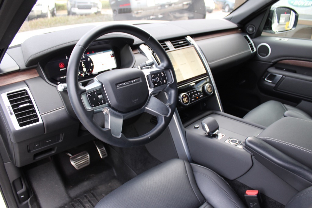 2022 Land Rover Discovery P300 S S R-Dynamic photo 2