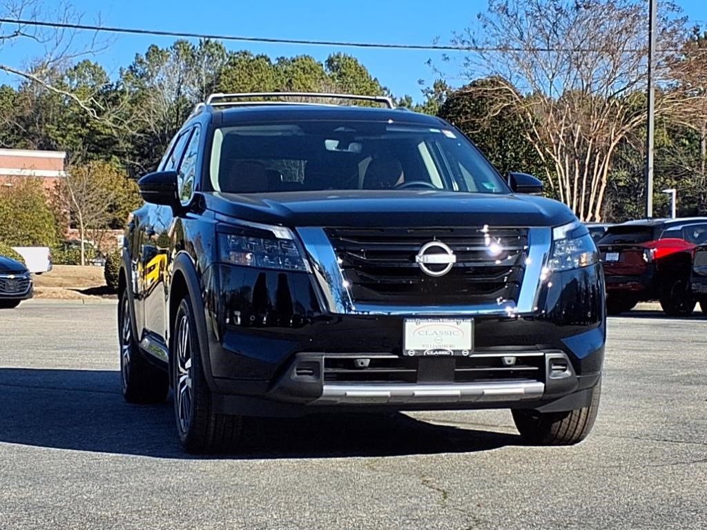 2025 Nissan Pathfinder Platinum photo 2