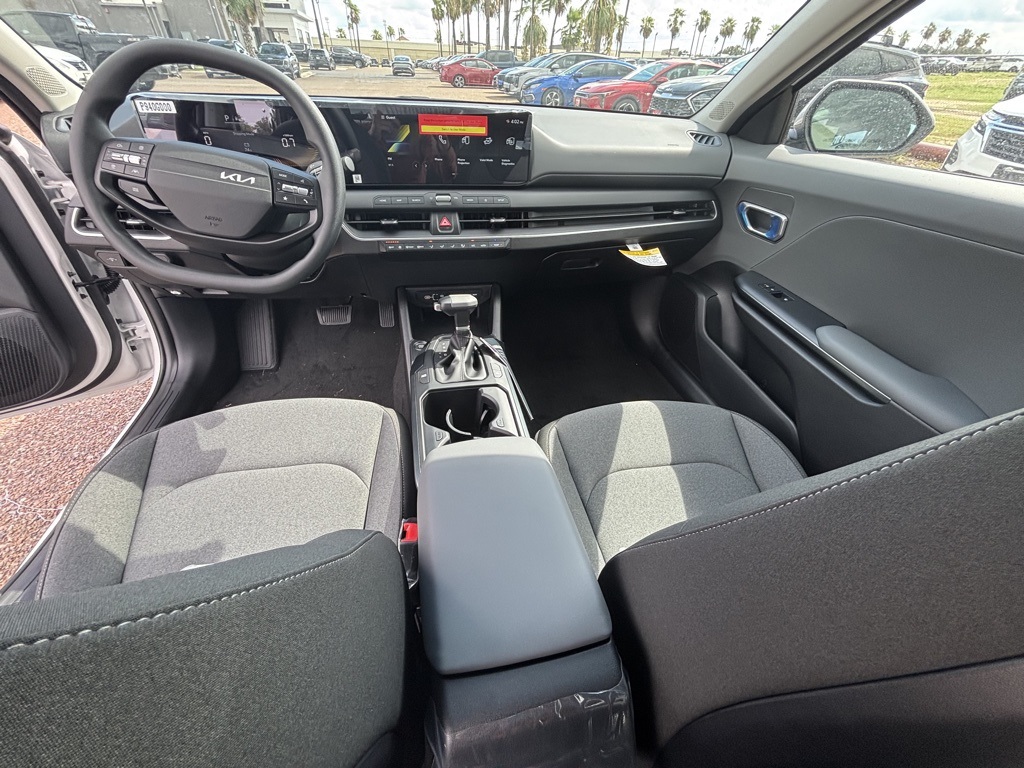 2025 Kia K4 LXS photo 10