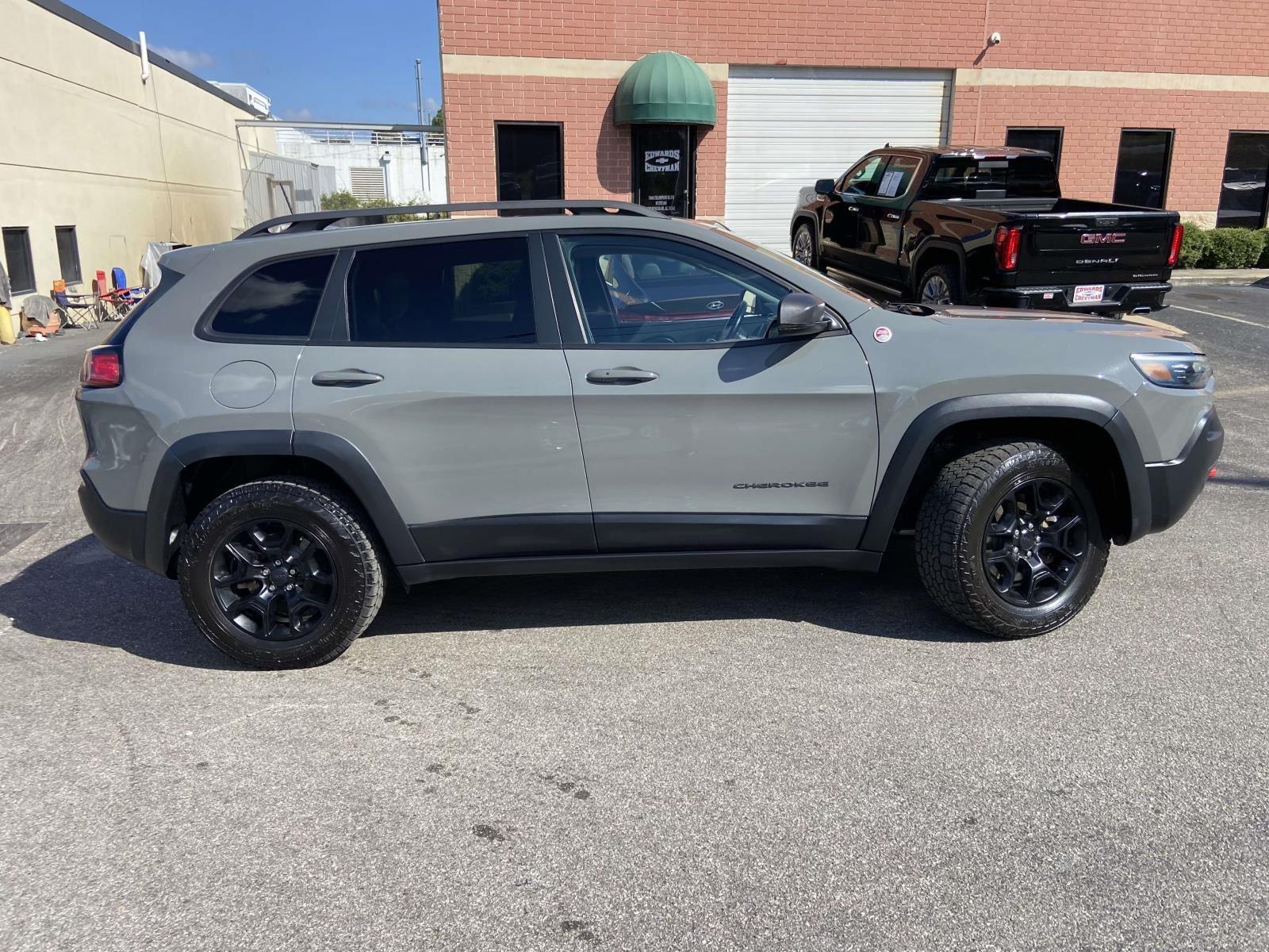 2019 Jeep Cherokee Trailhawk photo 22