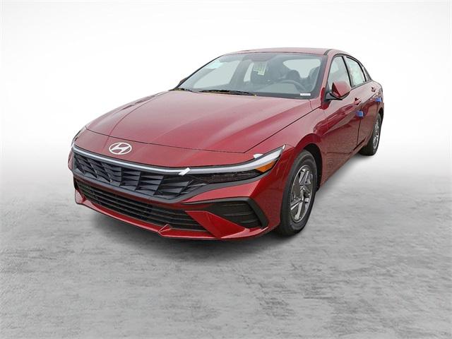 2025 Hyundai Elantra SE photo 3