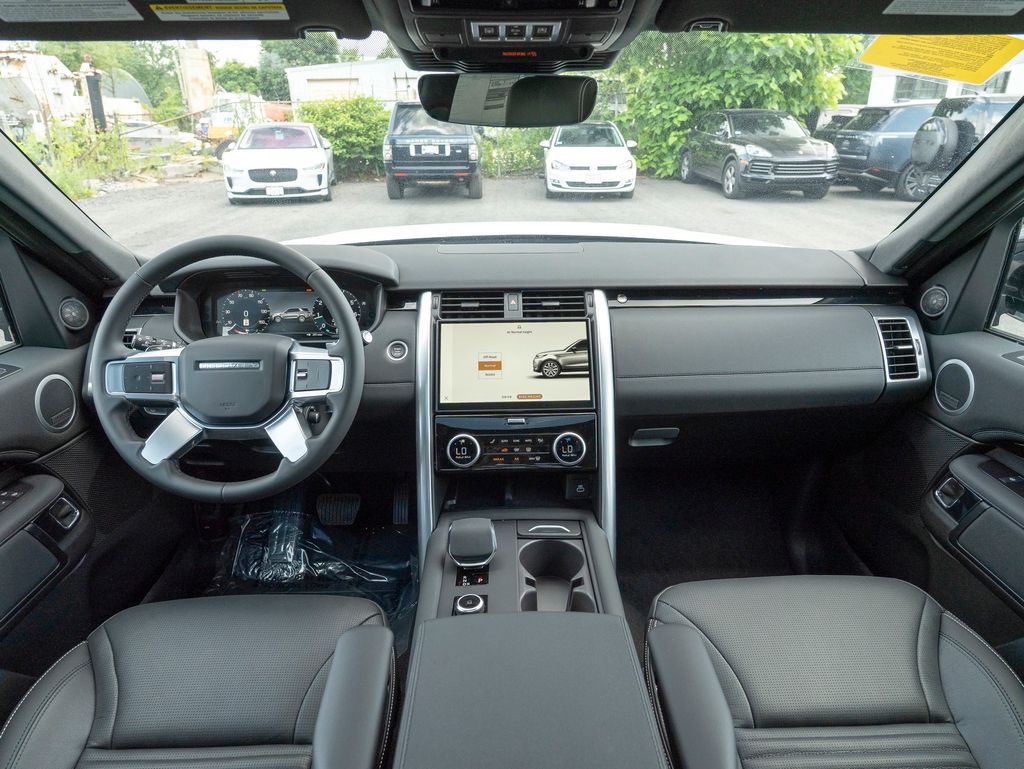 2025 Land Rover Discovery S photo 15