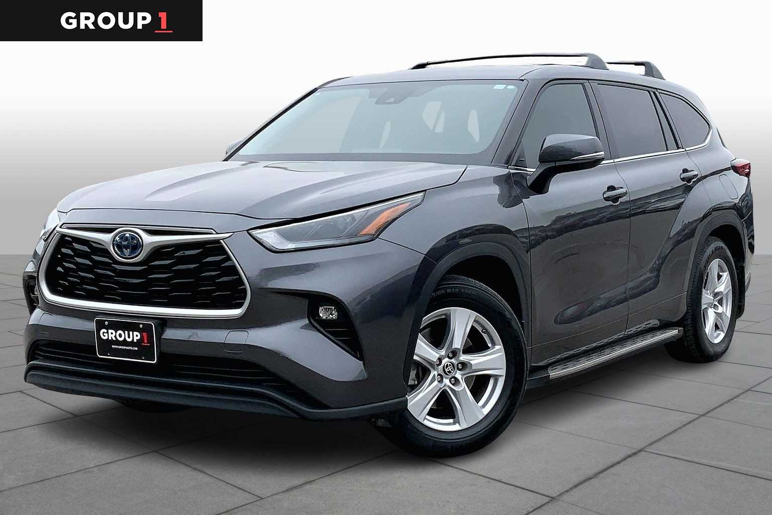 2022 Toyota Highlander LE's photo