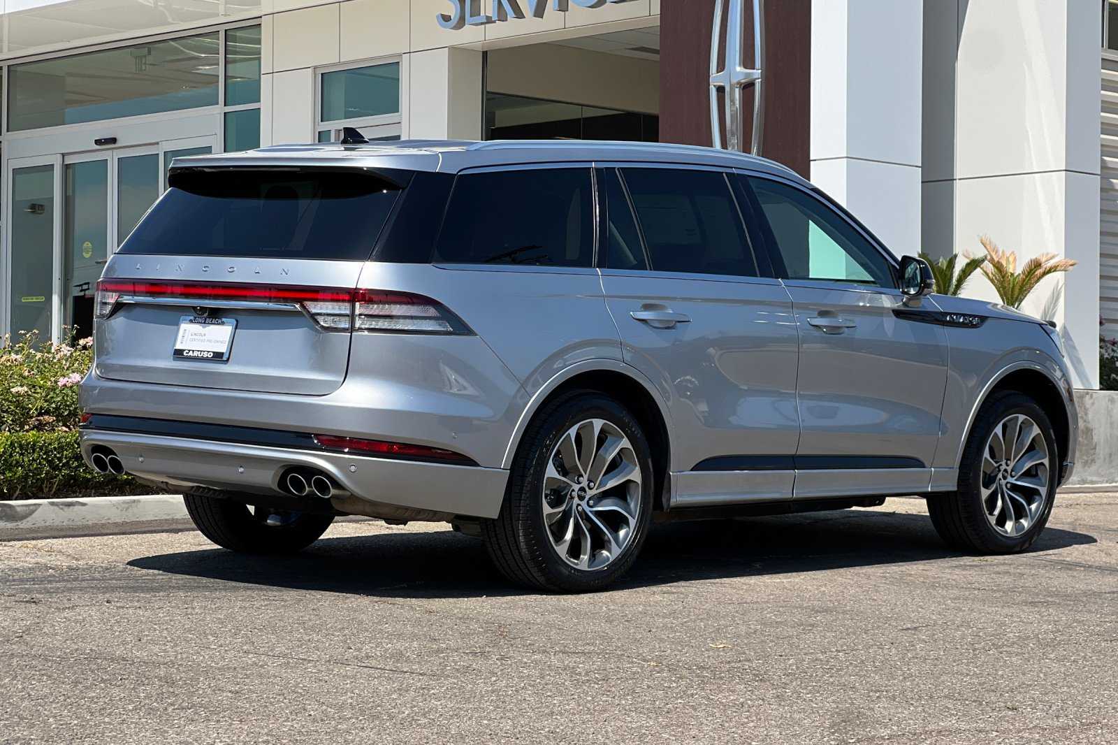 2023 Lincoln Aviator Grand Touring photo 3