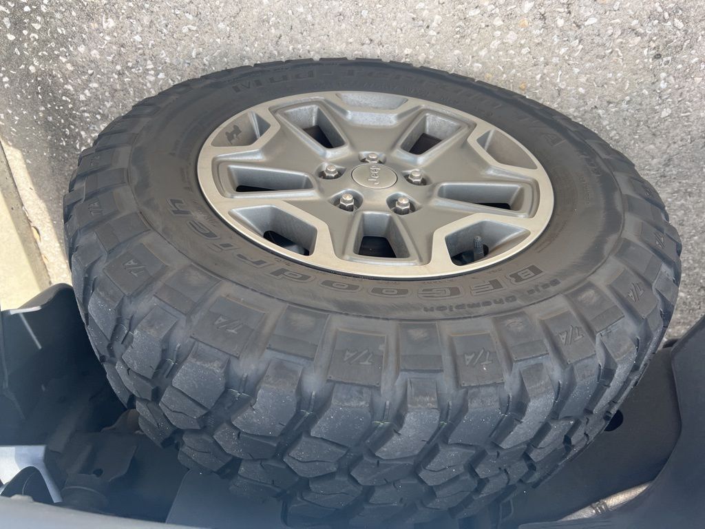 2015 Jeep Wrangler Unlimited Sport photo 2