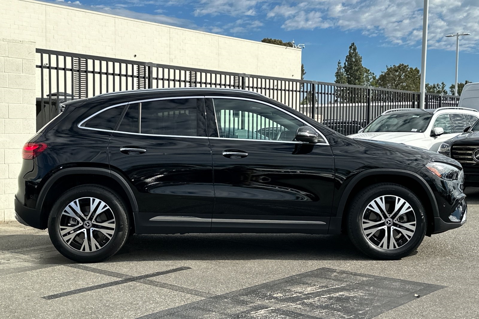 2025 Mercedes Benz GLA 250 photo 2