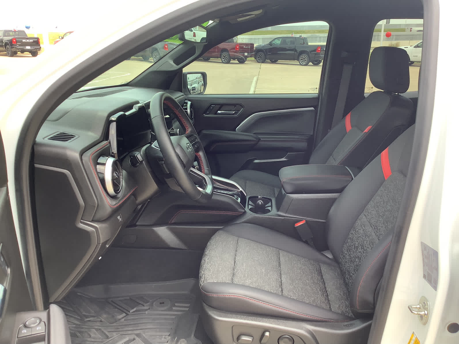 2024 Chevrolet Colorado Z71 photo 11