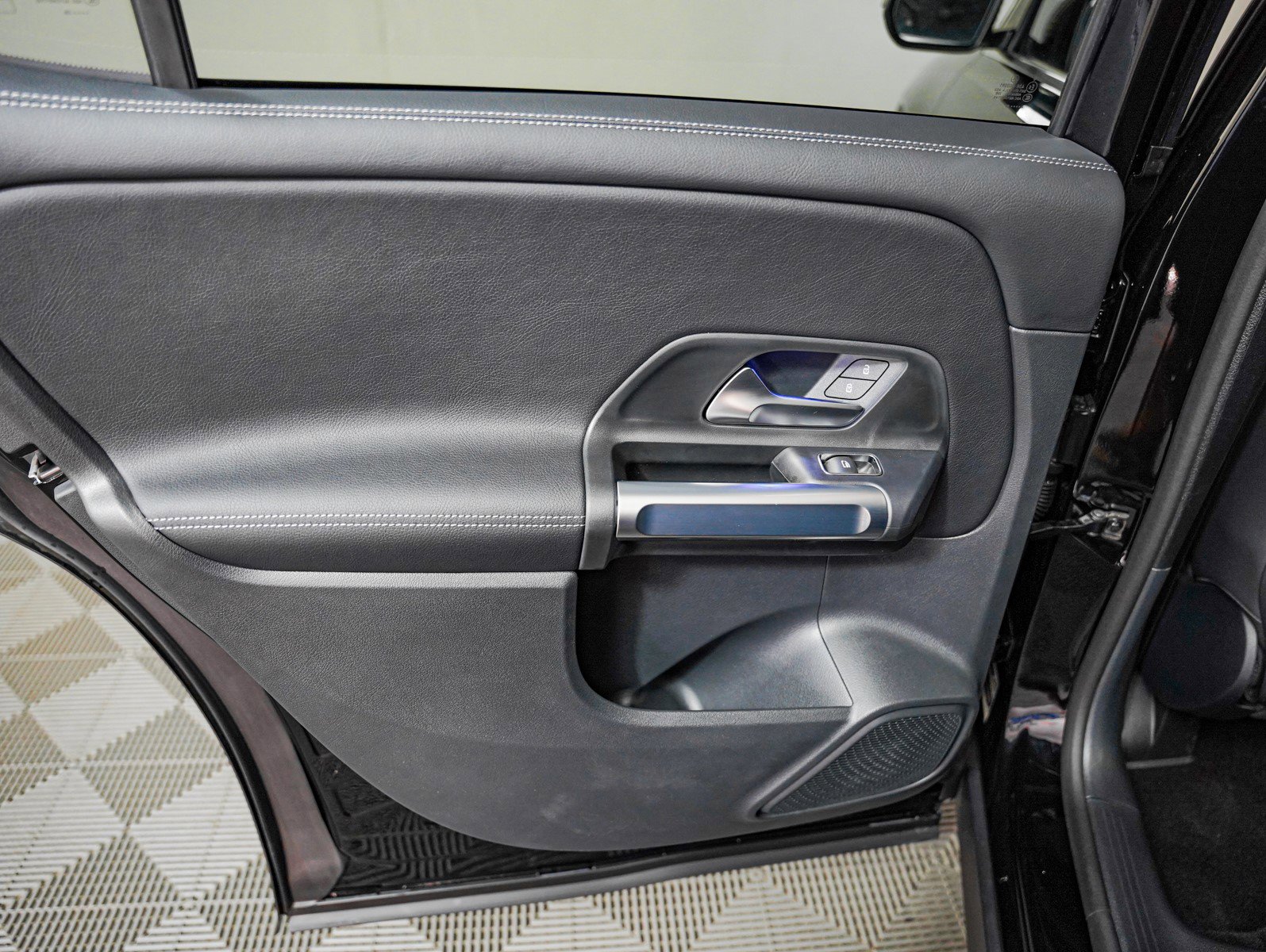 2025 Mercedes Benz GLB 250 photo 20