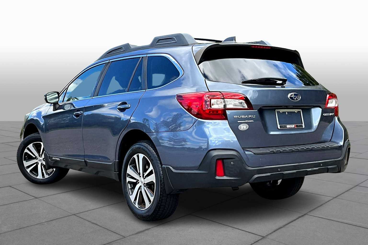 2018 Subaru Outback Limited photo 11