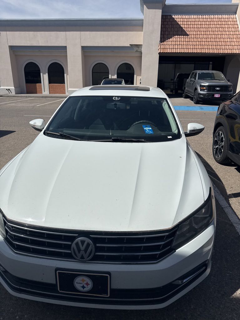 2017 Volkswagen Passat SE photo 2