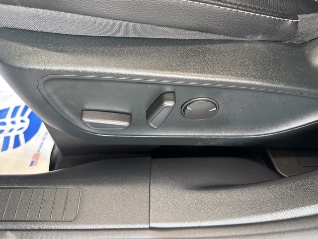 2022 Ford Escape SEL photo 13