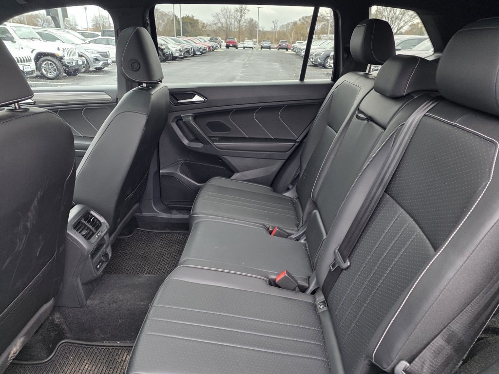 2024 Volkswagen Tiguan SE R-Line Black photo 3