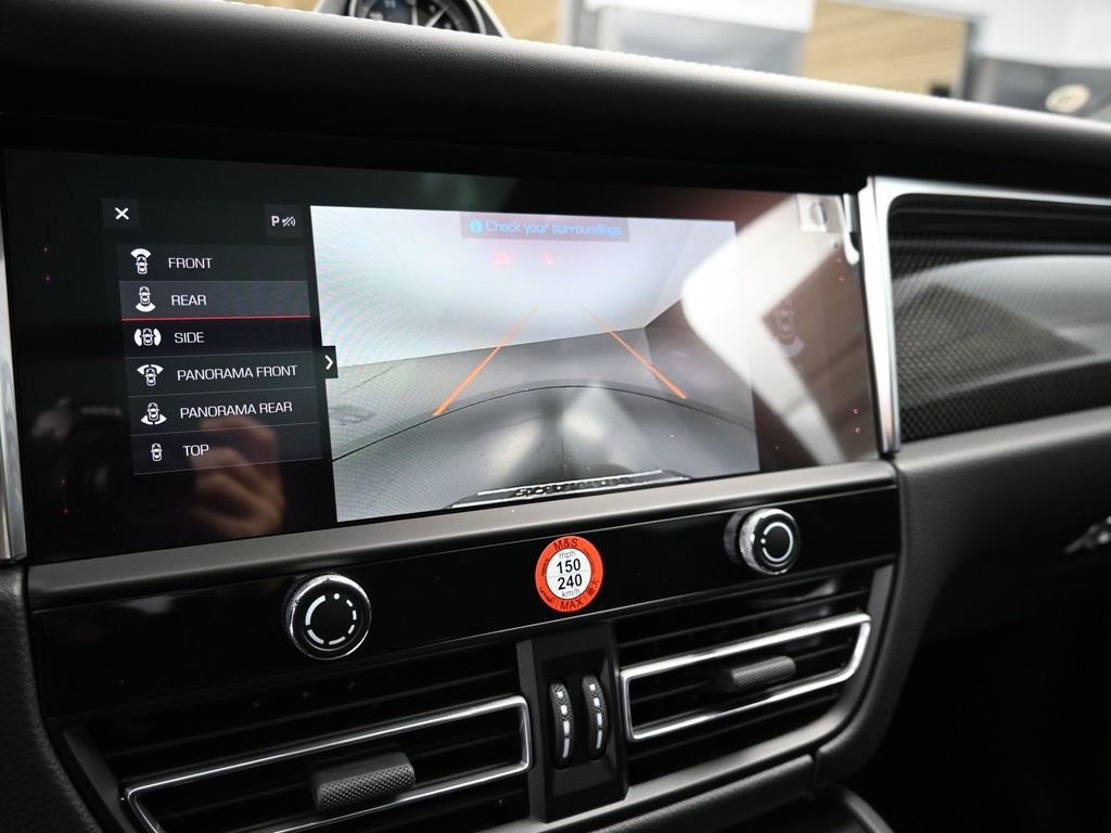 2026 Porsche Macan T photo 21
