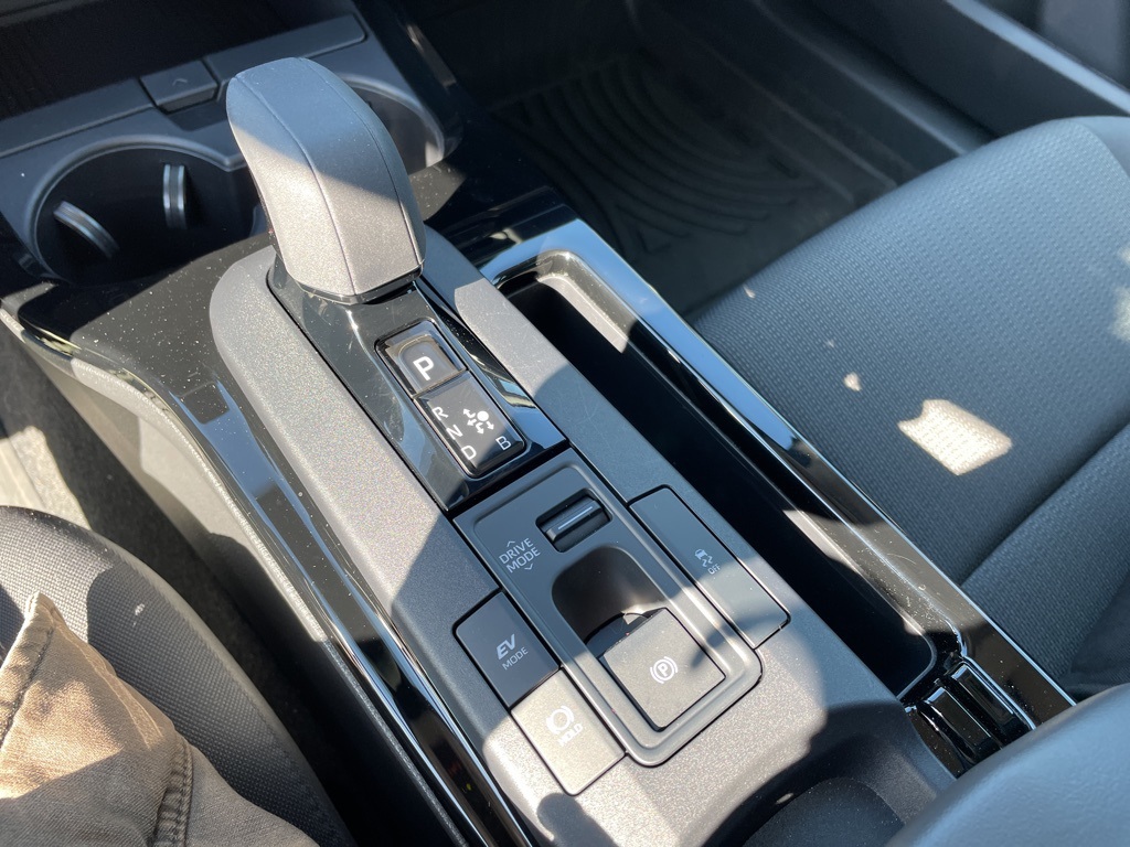 2025 Toyota Prius LE photo 10