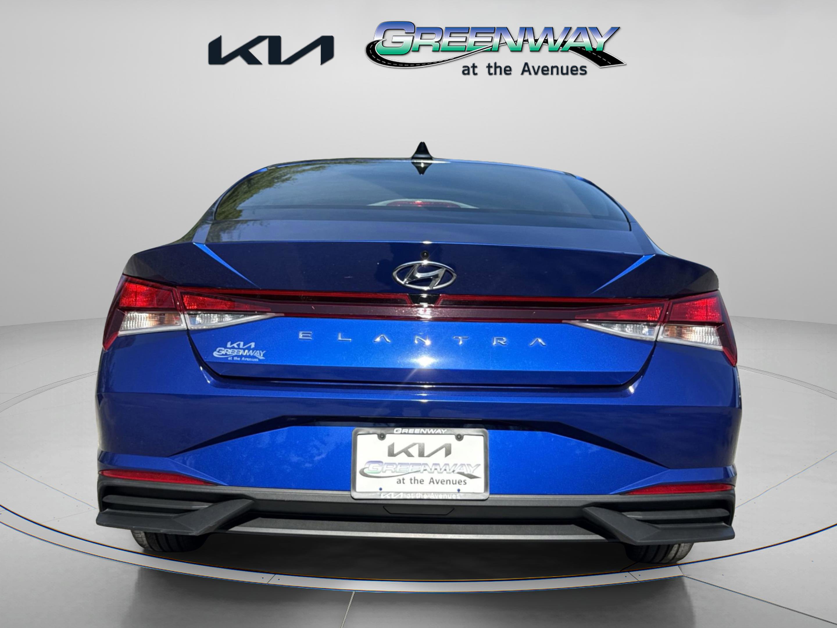 2023 Hyundai Elantra SEL photo 3