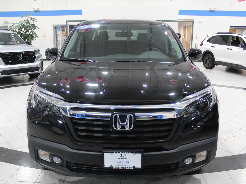 2017 Honda Ridgeline RTL-T photo 2
