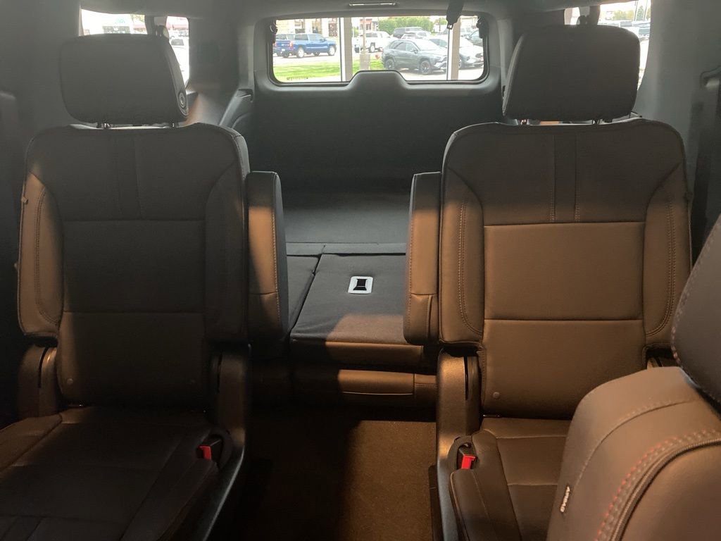 2025 Chevrolet Suburban RST photo 12