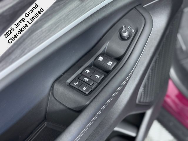 2025 Jeep Grand Cherokee Limited photo 16