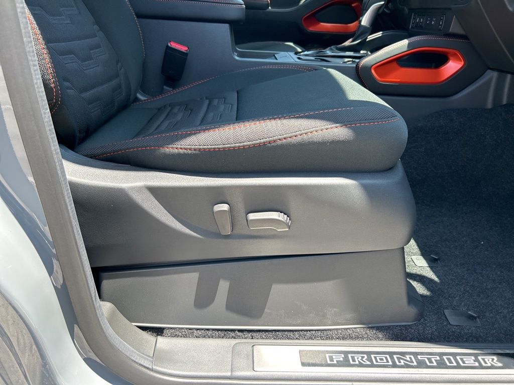 2025 Nissan Frontier PRO-4X photo 36