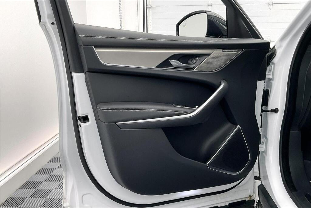 2025 Jaguar F-PACE P250 R-Dynamic S photo 16