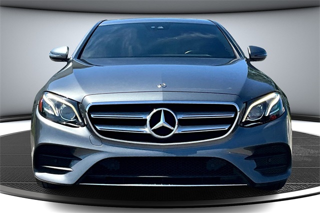 2018 Mercedes Benz E 400 4MATIC photo 2
