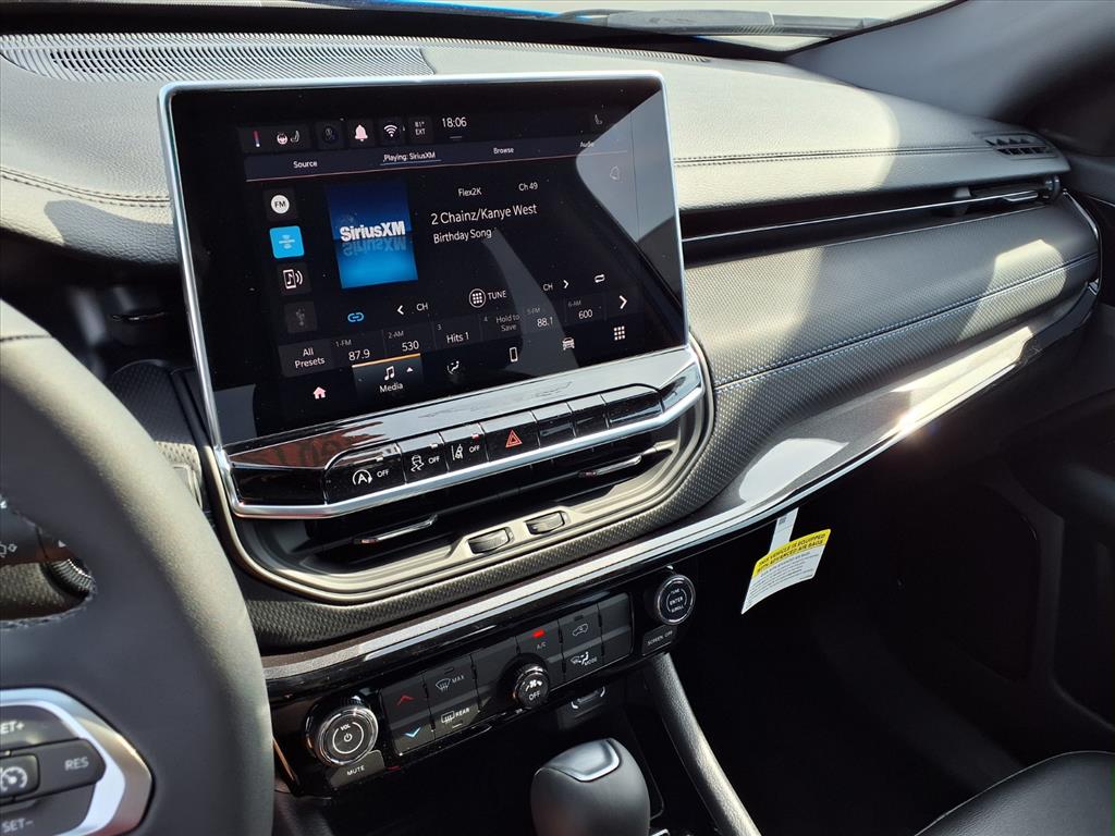 2026 Jeep Compass Latitude Altitude photo 7