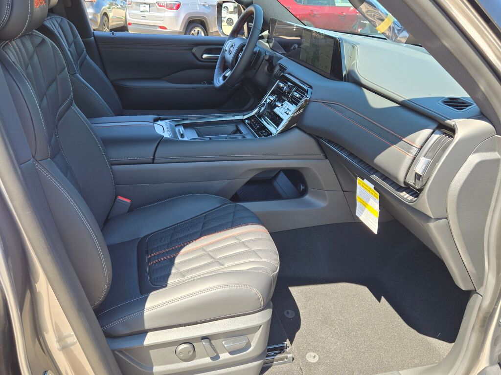 2025 Nissan Armada photo 4