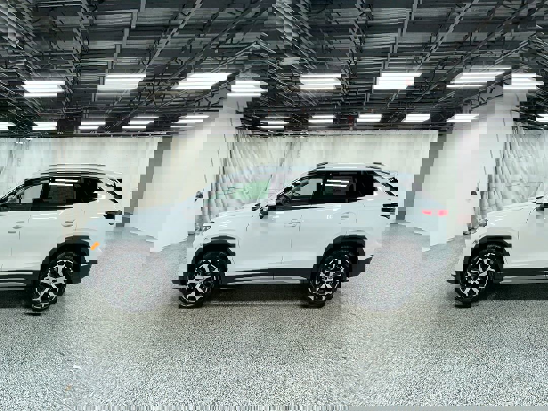 2026 Volkswagen Tiguan SE photo 2