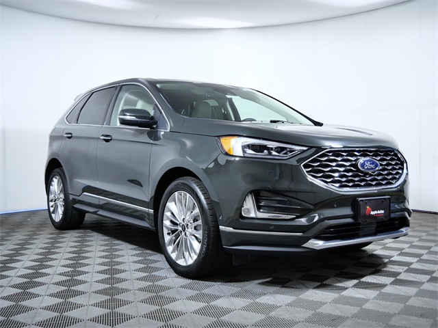 2022 Ford Edge Titanium's photo