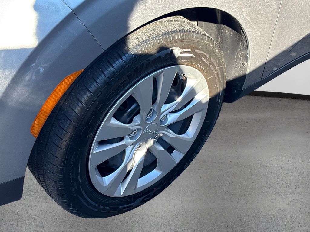 2022 Kia Soul LX photo 8