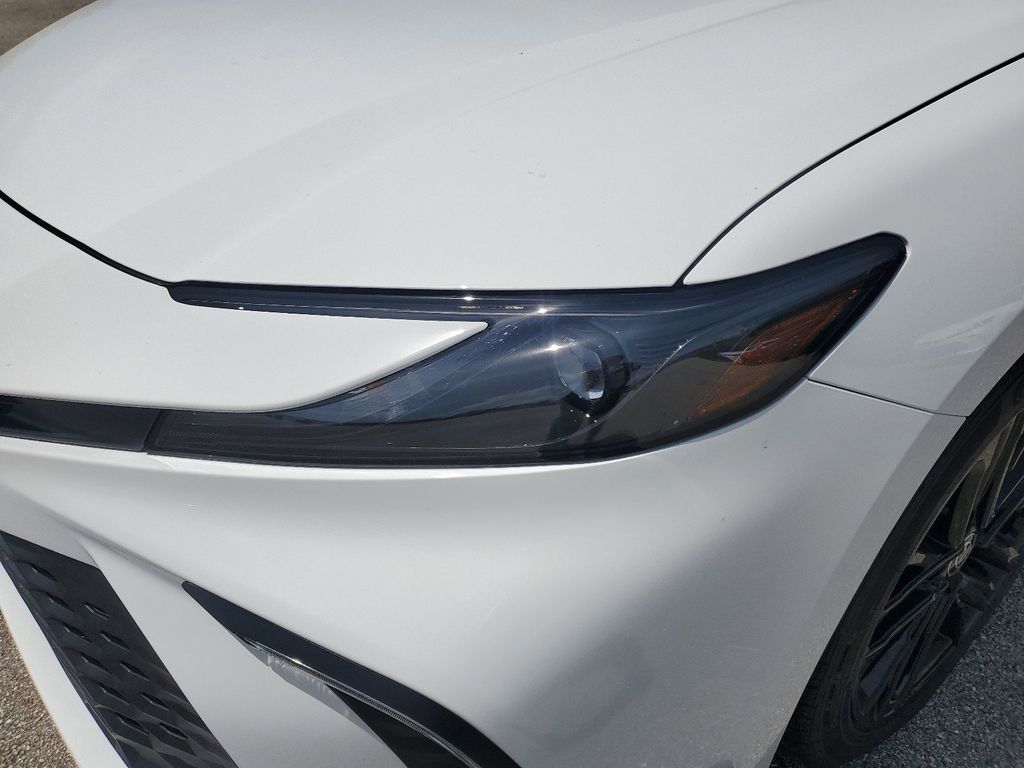 2025 Toyota Camry SE photo 9