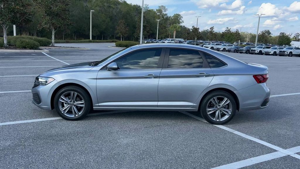 2022 Volkswagen Jetta 1.5T SE photo 3