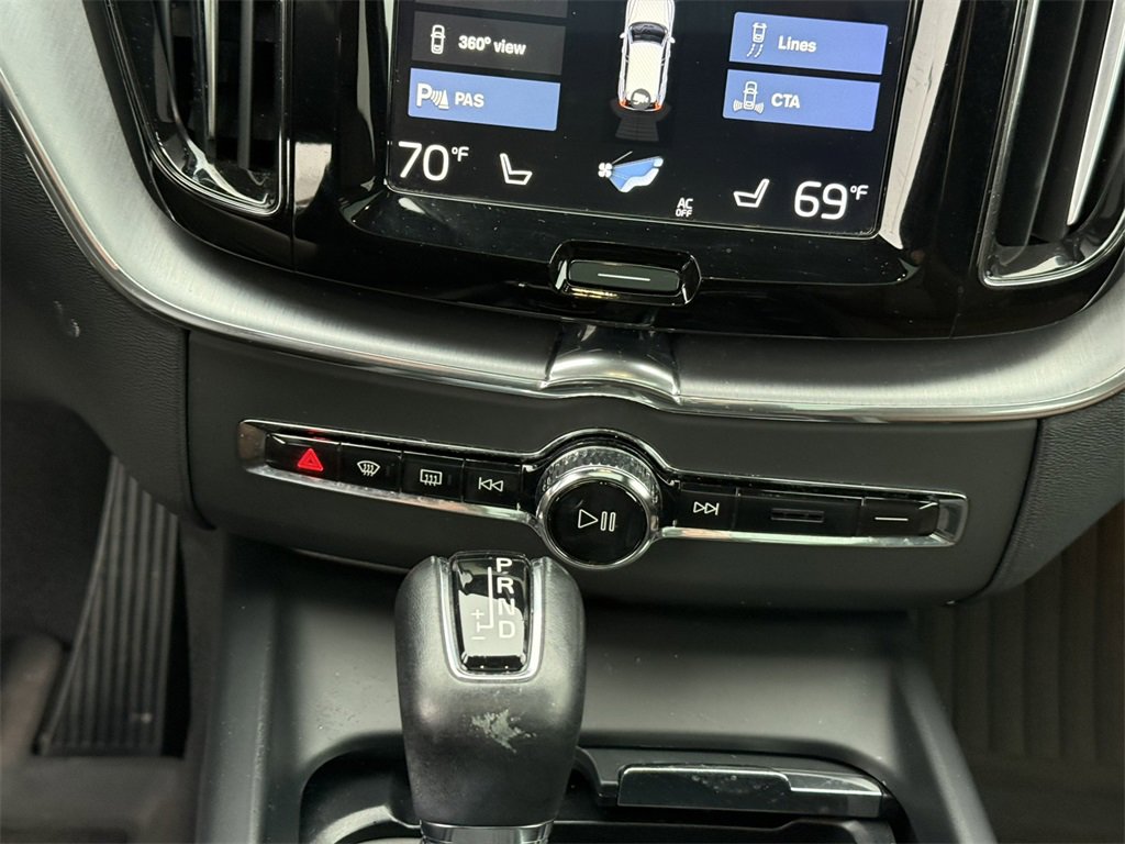 2020 VOLVO XC60 - Image 23