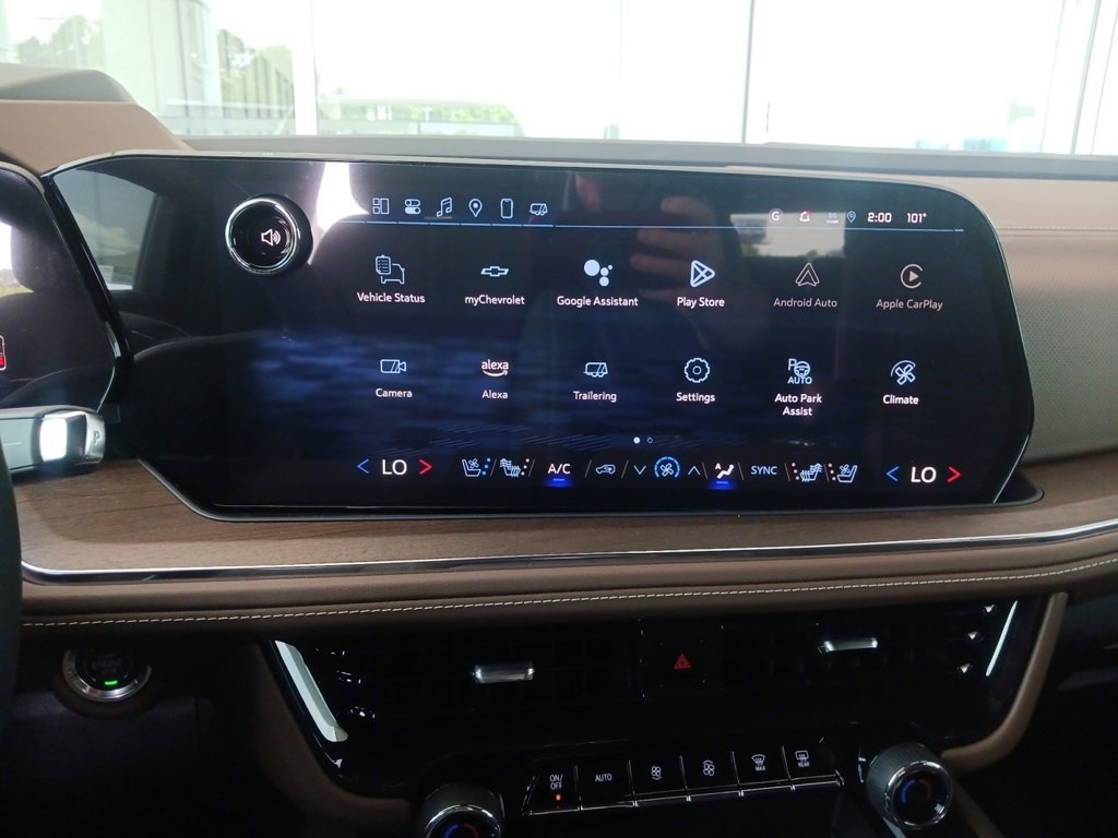 2025 Chevrolet Suburban High Country photo 4