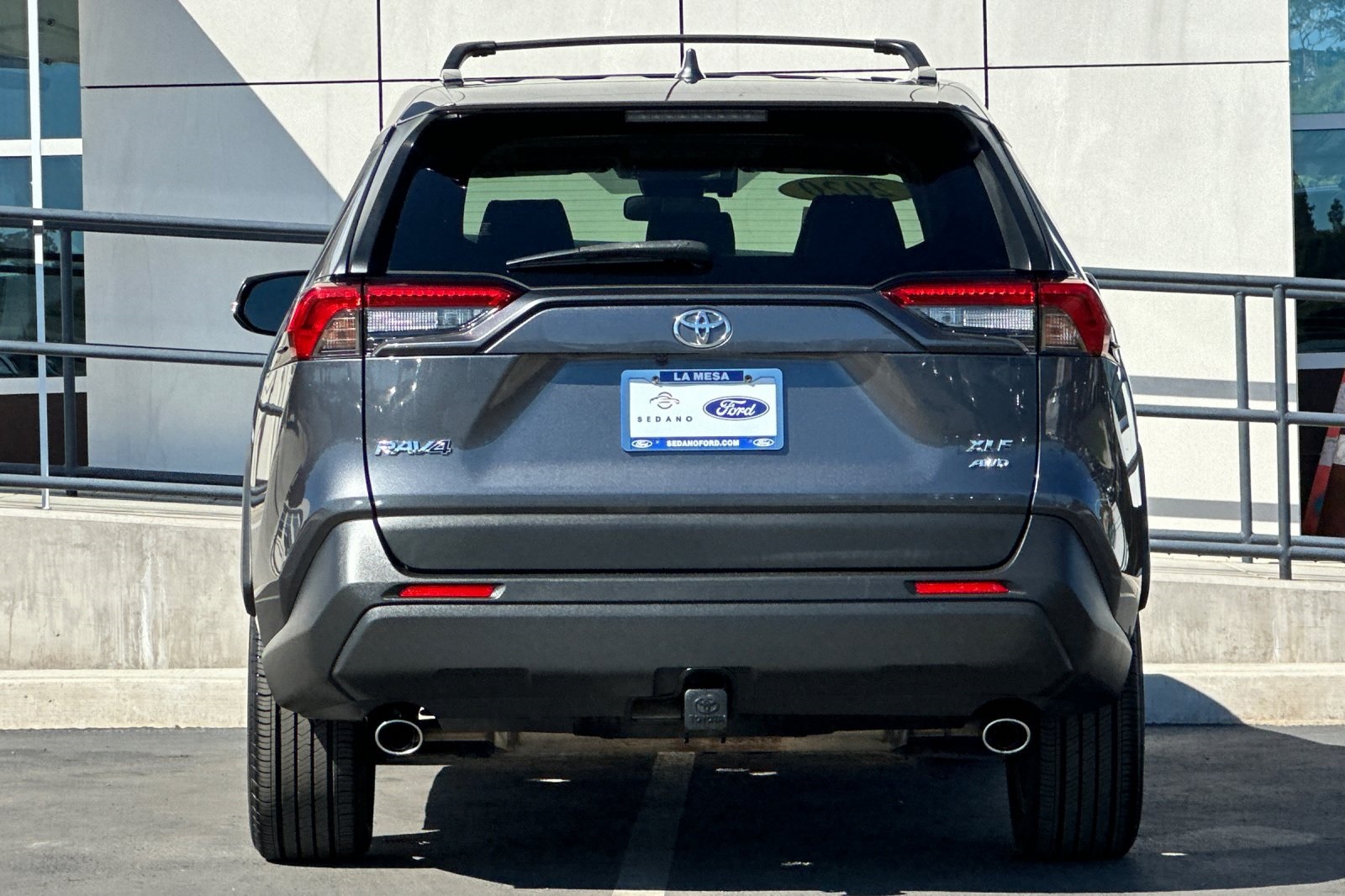 2020 Toyota RAV4 XLE Premium photo 3