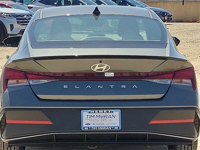 2025 Hyundai Elantra SEL Sport photo 19