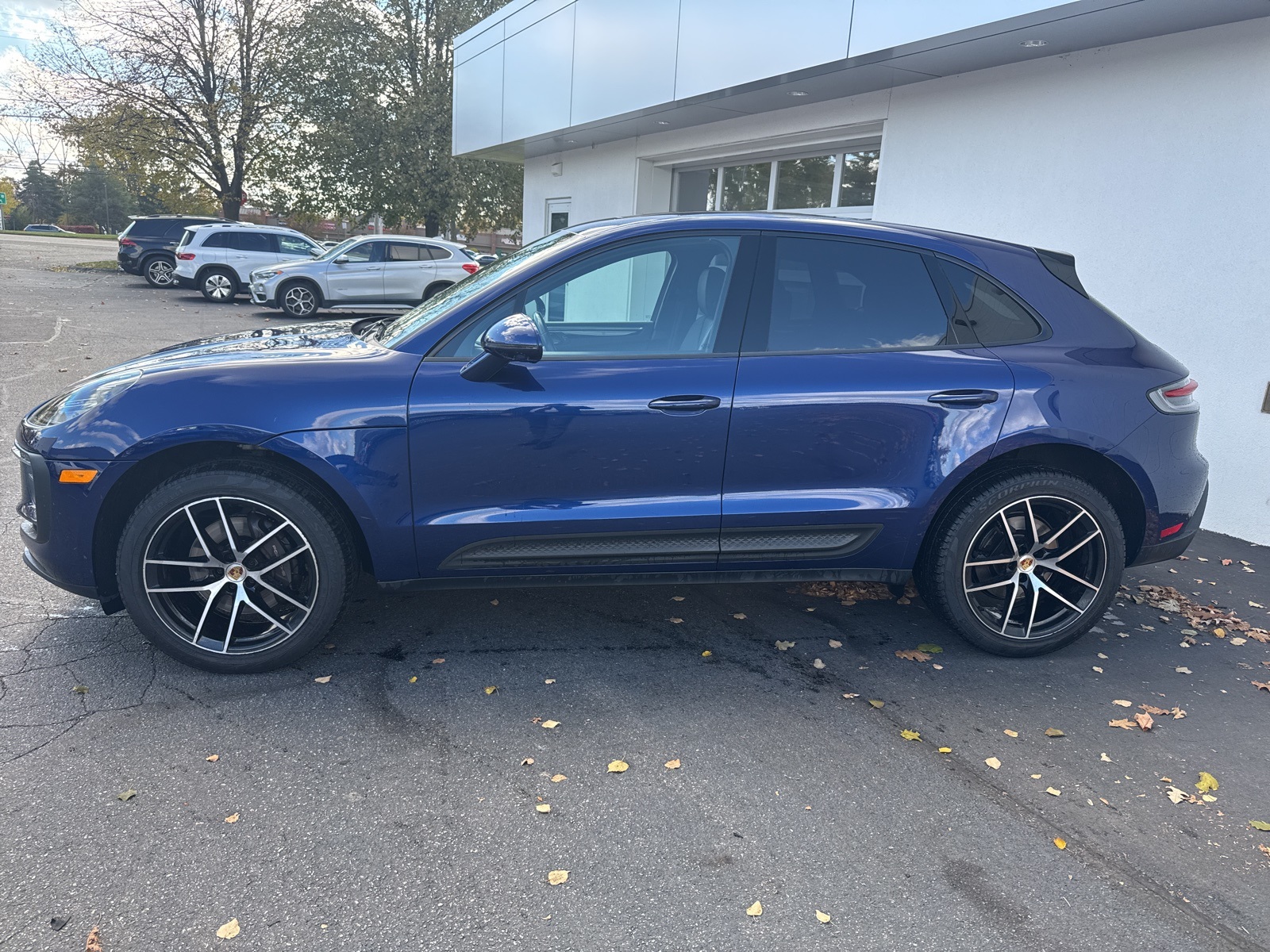 2023 Porsche Macan T photo 2