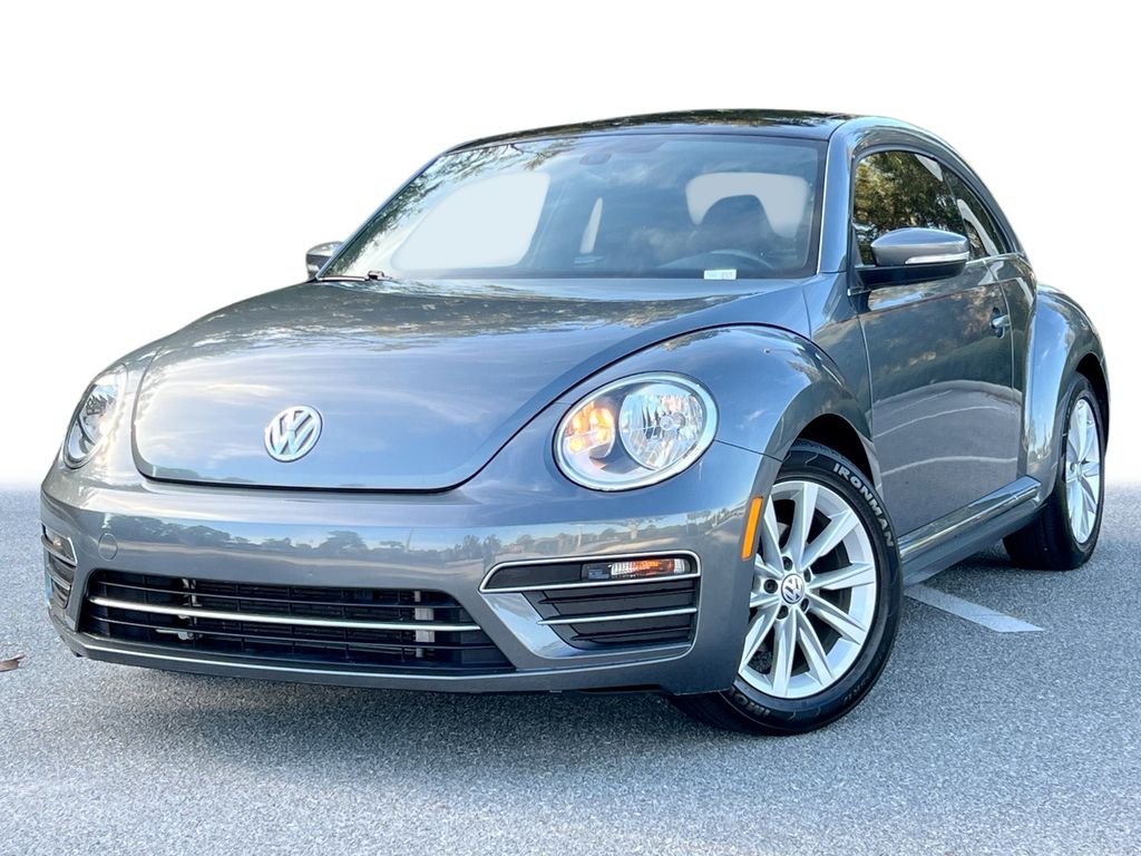 2018 Volkswagen Beetle SE's photo