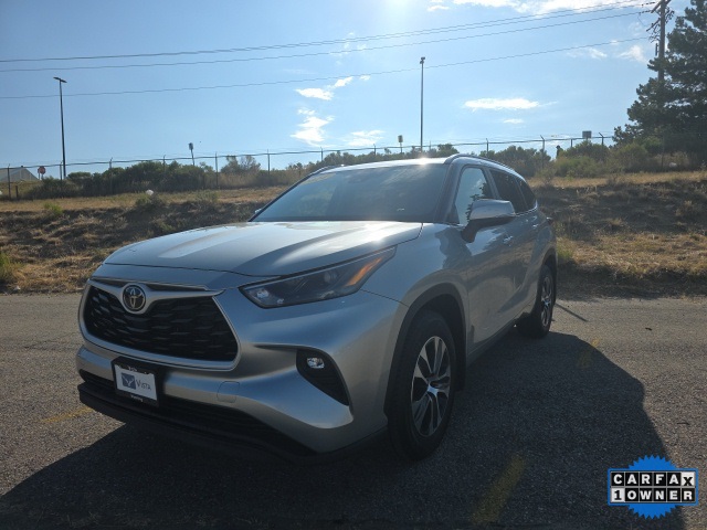 2024 Toyota Highlander XLE photo 2