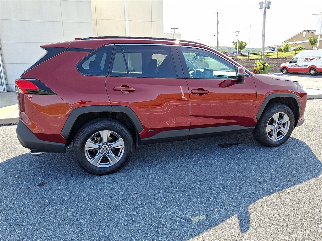 2022 Toyota RAV4 Hybrid XLE photo 7