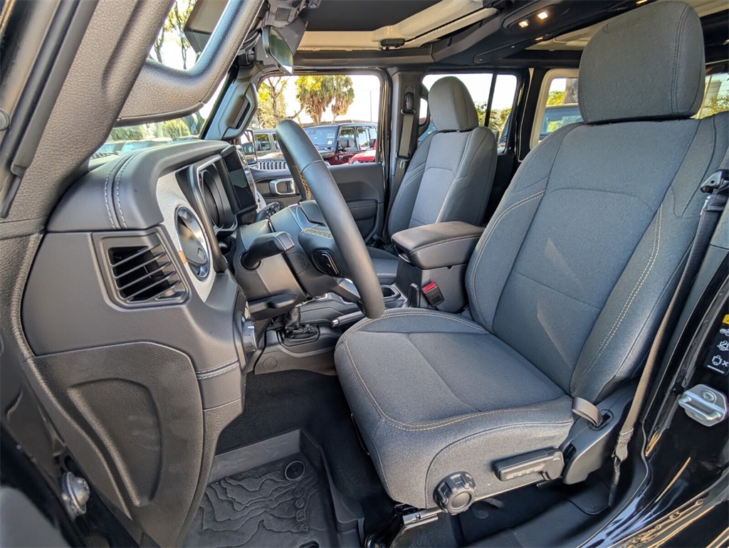 2024 Jeep Wrangler Sahara photo 4