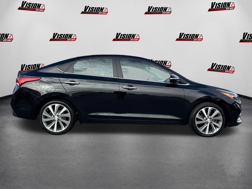 2022 Hyundai Accent Limited photo 4